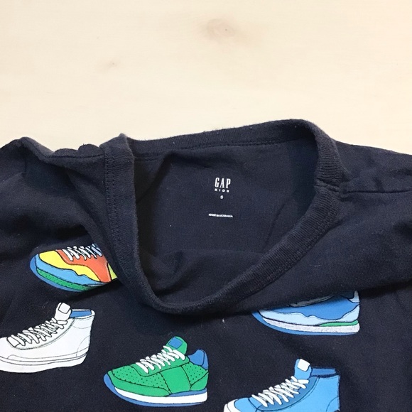 Bundle boys Gap and rip curl long sleeve sneakers and logo tee t-shirt - Picture 4 of 7